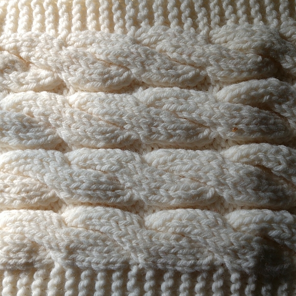 CHRISTMAS #3 HANDKNIT Ivory Cable Stitched Scarf NWOT - Picture 3 of 4